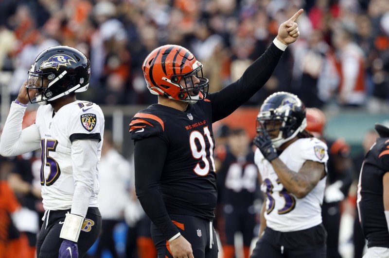 Ravens agree to sign Trey Hendrickson after nixing Maxx Crosby trade