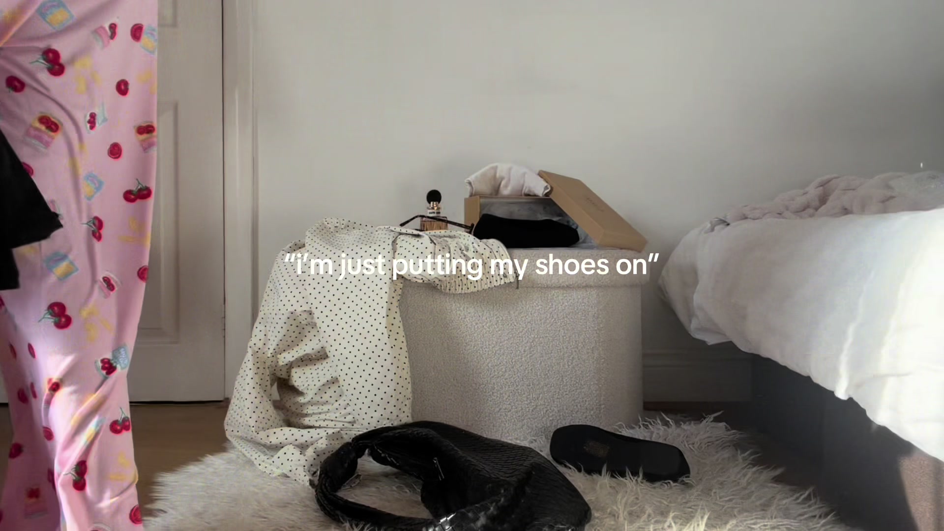 yes i’m ready, just putting my @SIMMILONDON shoes on 🥿