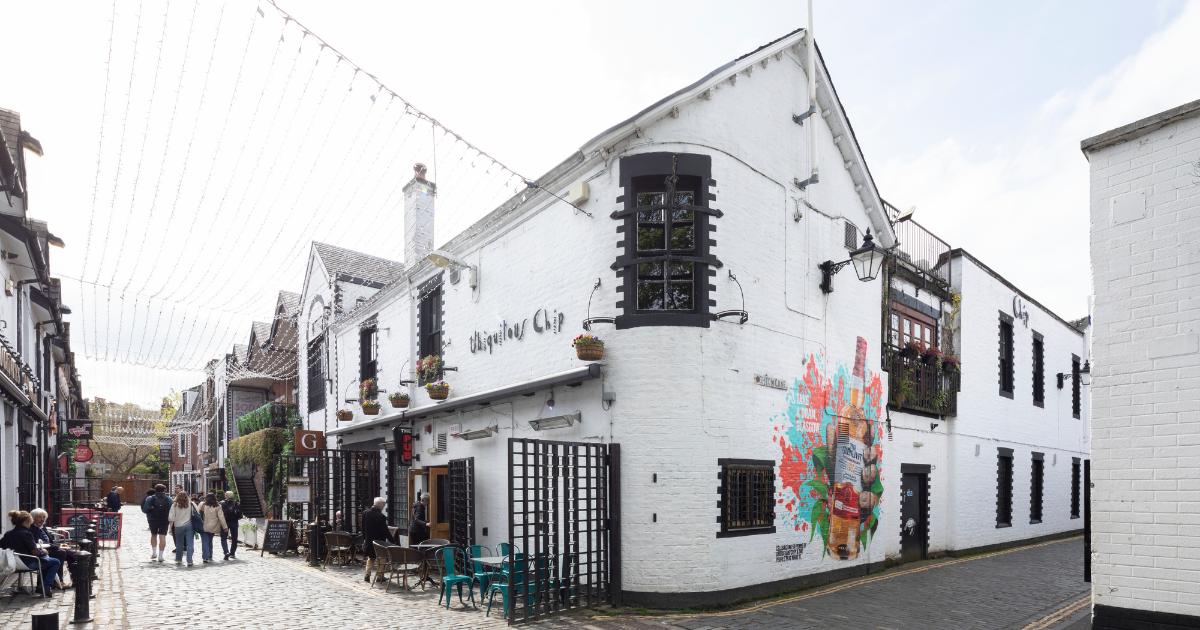 Iconic Glasgow restaurant gets listed status thanks to Alasdair Gray mural