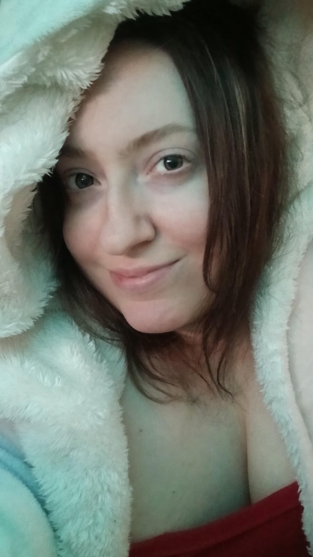 Happy Friday. I'm going live in my pajamas all weekend 😆