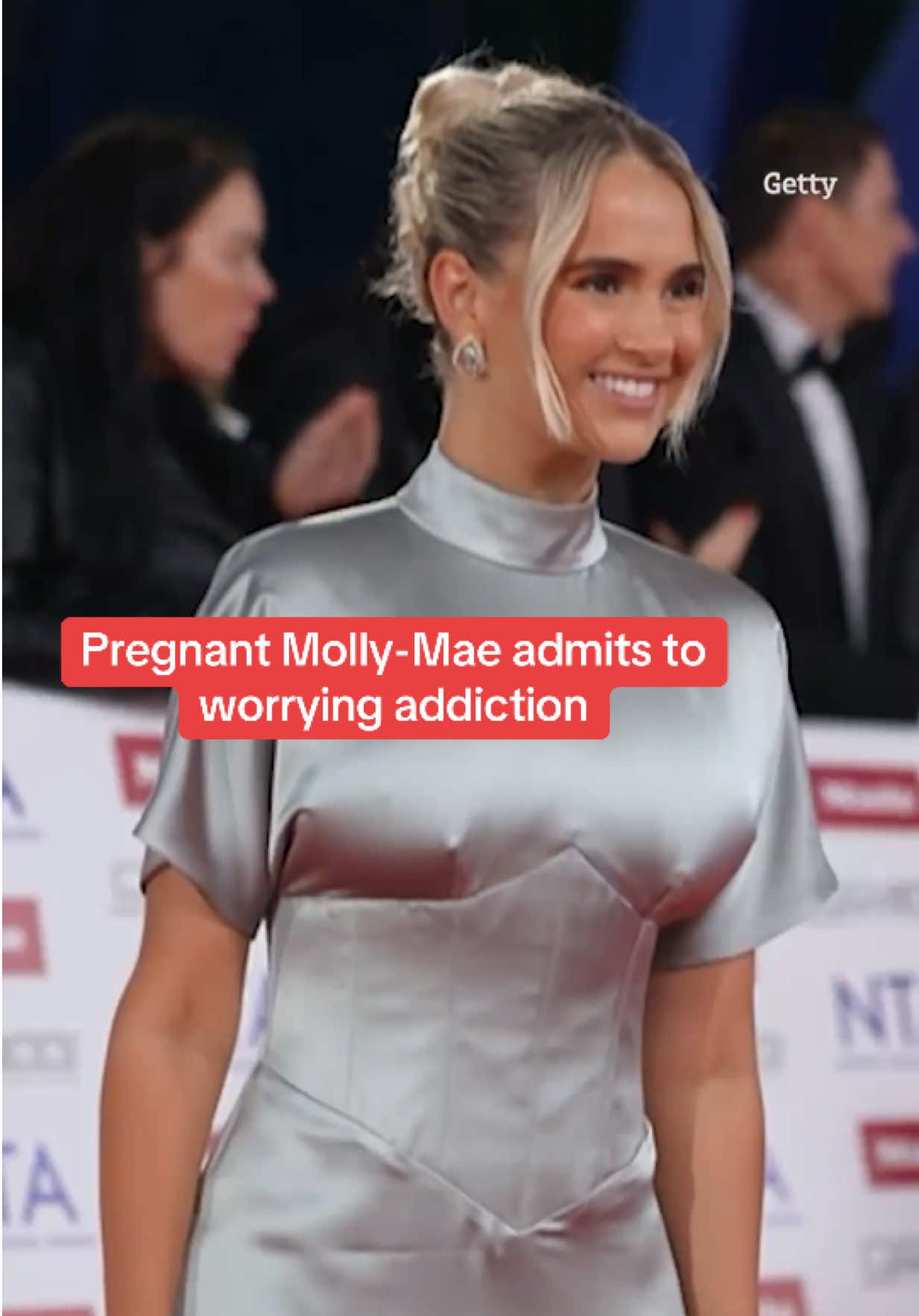 Pregnant Molly-Mae Hague admits to a worrying addiction and fears for her health, saying ‘I can’t breathe’. Read the full story above. #mollymae #addiction #pregnancy