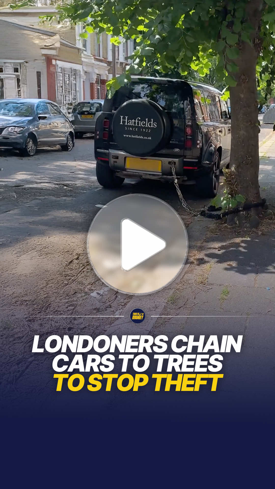 Londoners have taken to chaining their beloved cars to trees in a bid to deter thefts 🚘🫆🚨 Keyless entry cars have been top of the hit list for organised crime gangs.  Many use Faraday pouches or boxes to block criminals from cloning their keys.  Others use additional, more extreme methods, like steering wheel locks, and even chains.