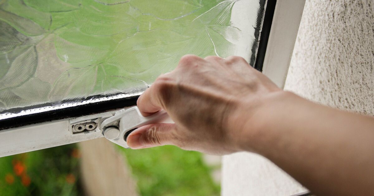 Households told to follow ‘windows and doors rule’ from March