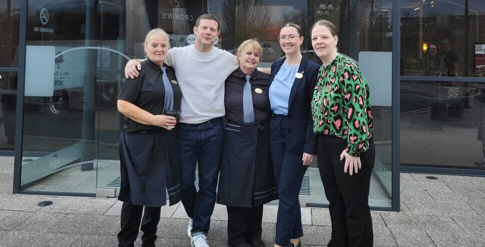 Dermot O’Leary and crew stop by Donegal Town hotel!