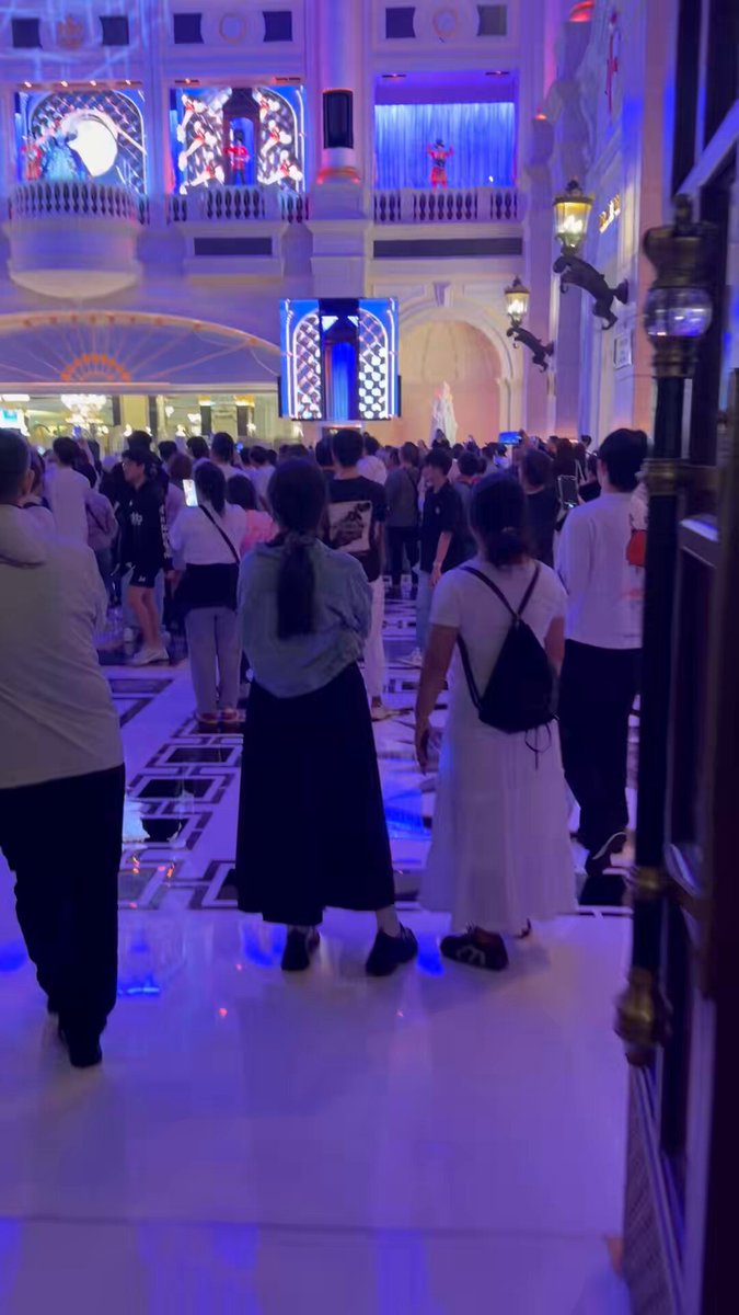 China loves London it seems. Guess they havnt been recently. pic.