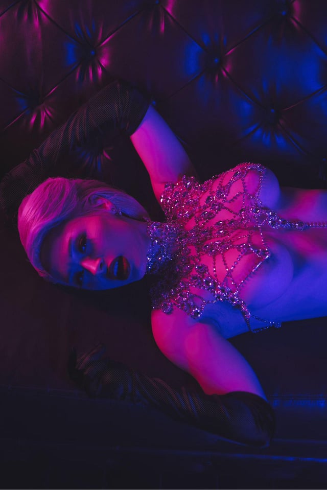 Even with low light, I still stand out, right