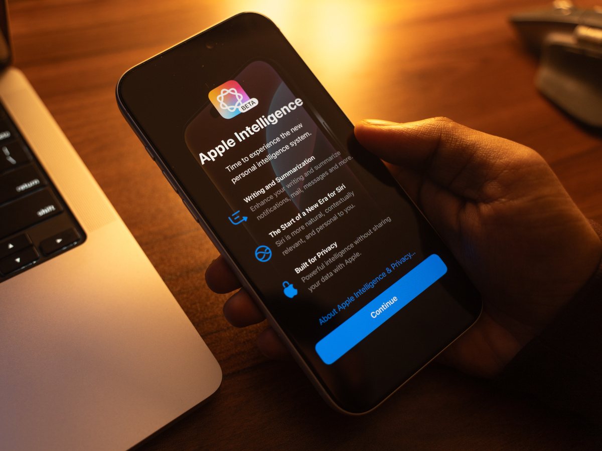 Bloomberg: Apple to move away from ChatGPT exclusivity for Siri