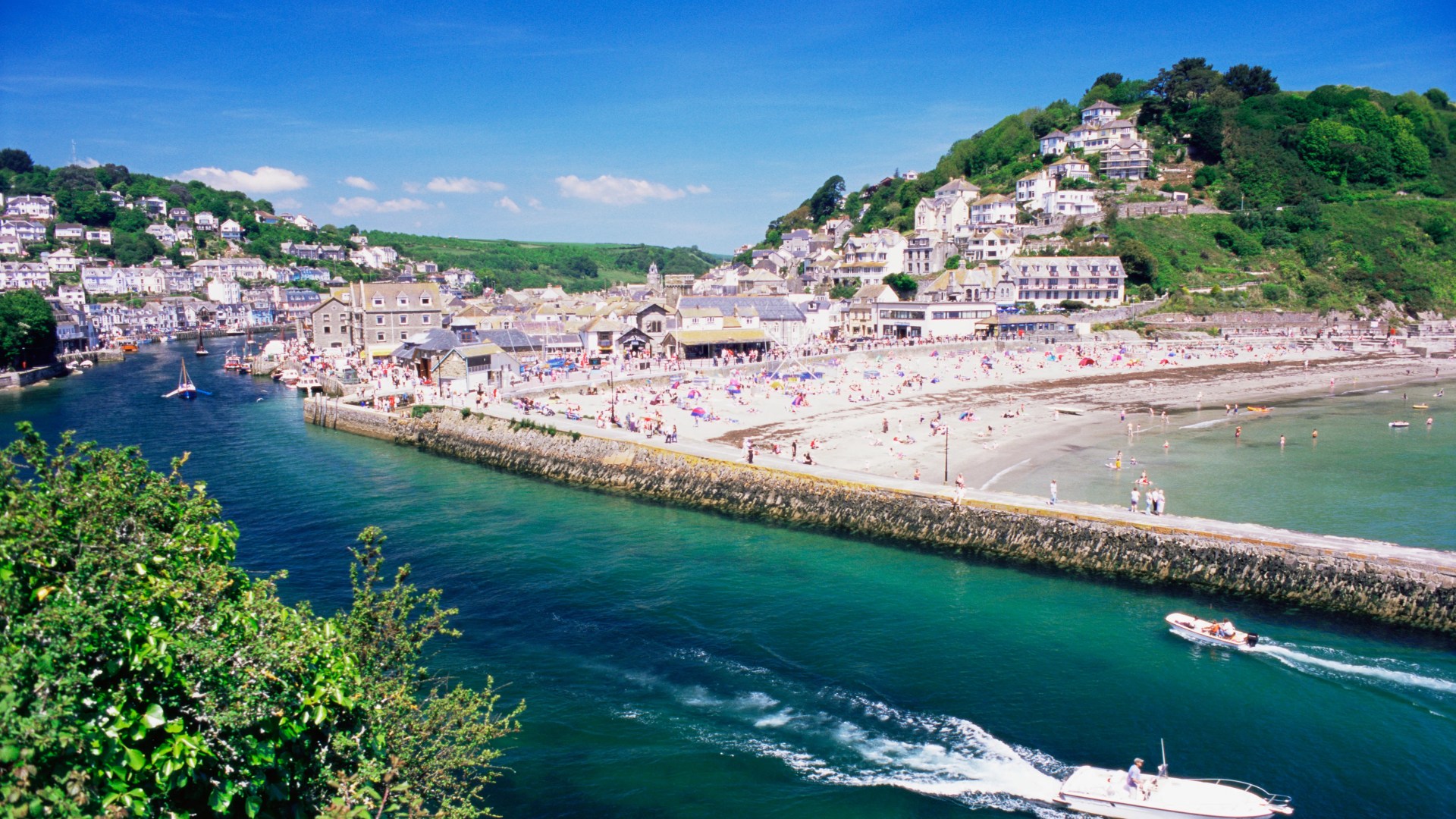 Our favourite beautiful British seaside towns with holiday parks you can book with £9.50 Hols