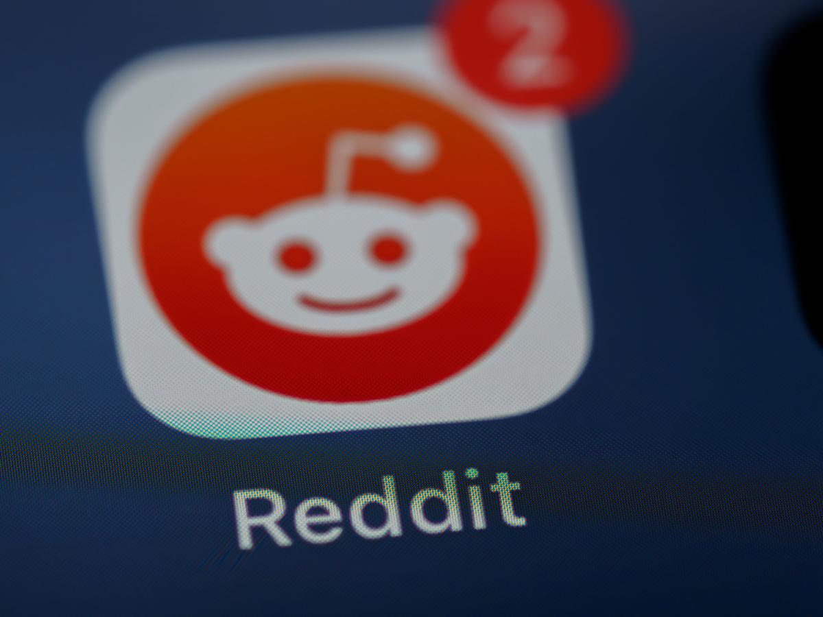 Jim Cramer on Reddit (RDDT): “I Want to Buy Reddit Right Here”