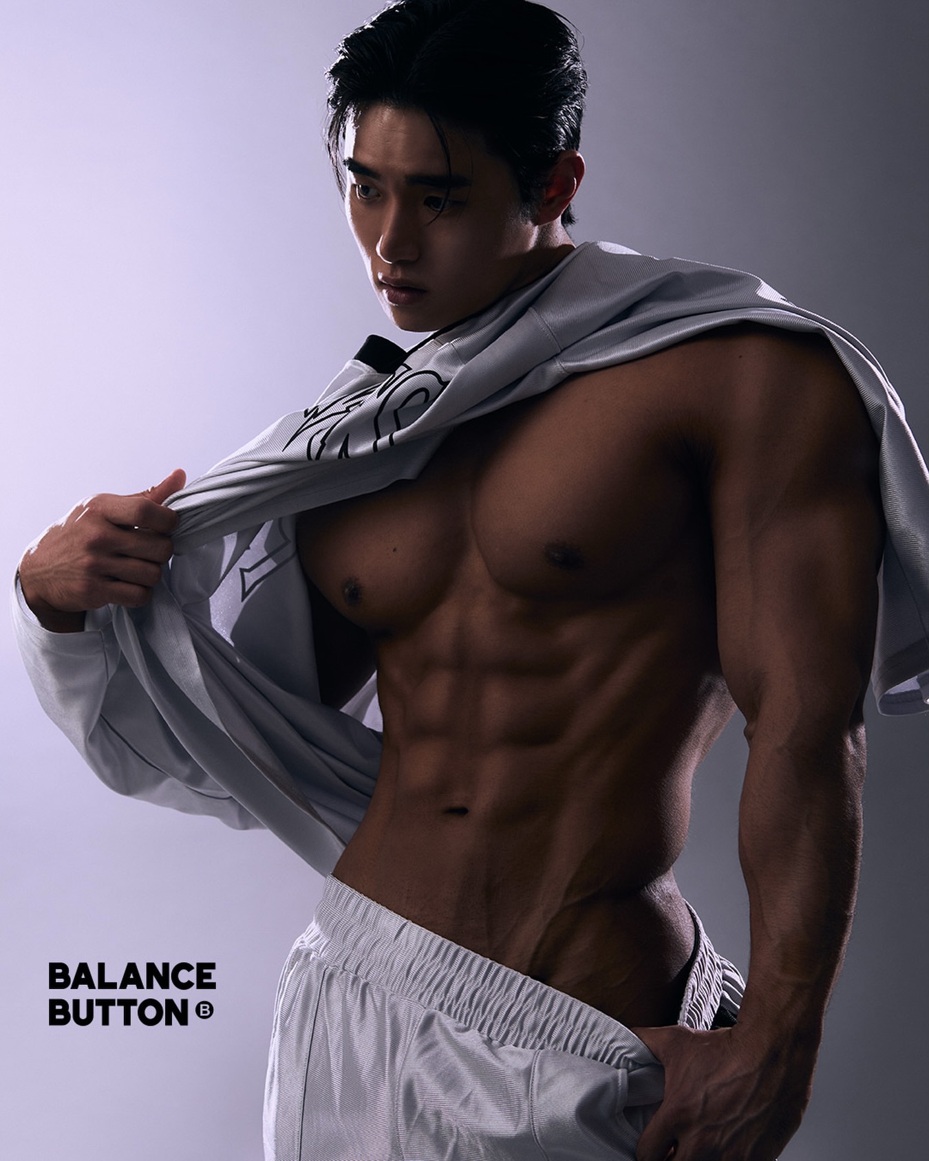 X @balance.button 12월 이후 3개월만에 다시 방문한 밸버🙏 밸런스버튼에서는 여자사진만 잘찍는다 …? 절대절대❌🙅🙅‍♂️ 나도 처음촬영땐 막 사탕물고 찍고 웃으라고 시킬것같고 ( 시키면 절대-못웃...