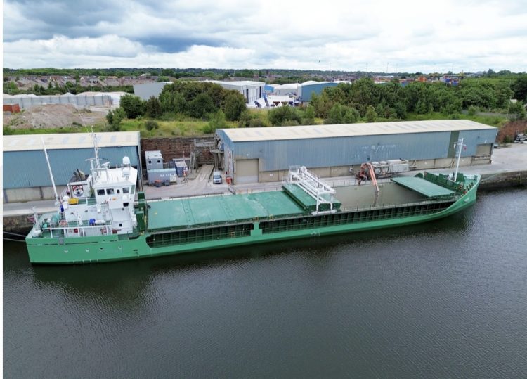Ships on the Mersey and high and low tides on Sunday, April 5