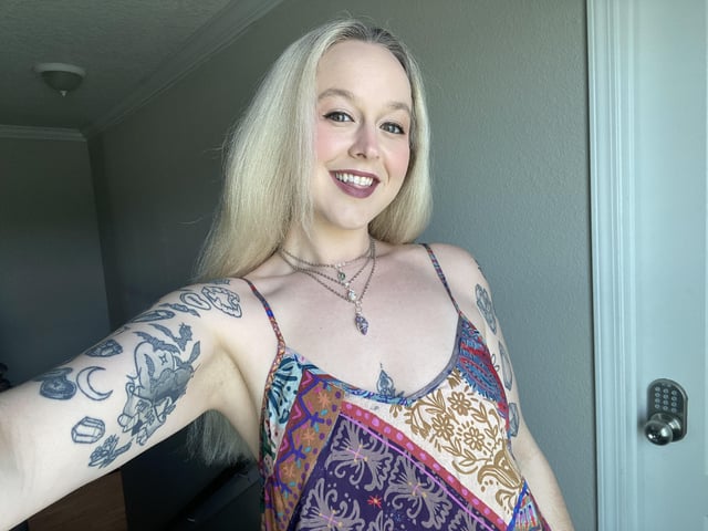 Easter selfie. My house was straight chaos, but we had fun. 33f
