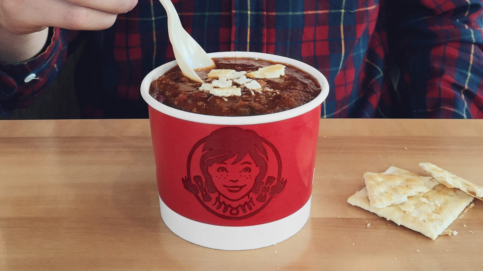 Turn Wendy's Chili Into An Elevated Nugget Dip With 2 Side Sauces