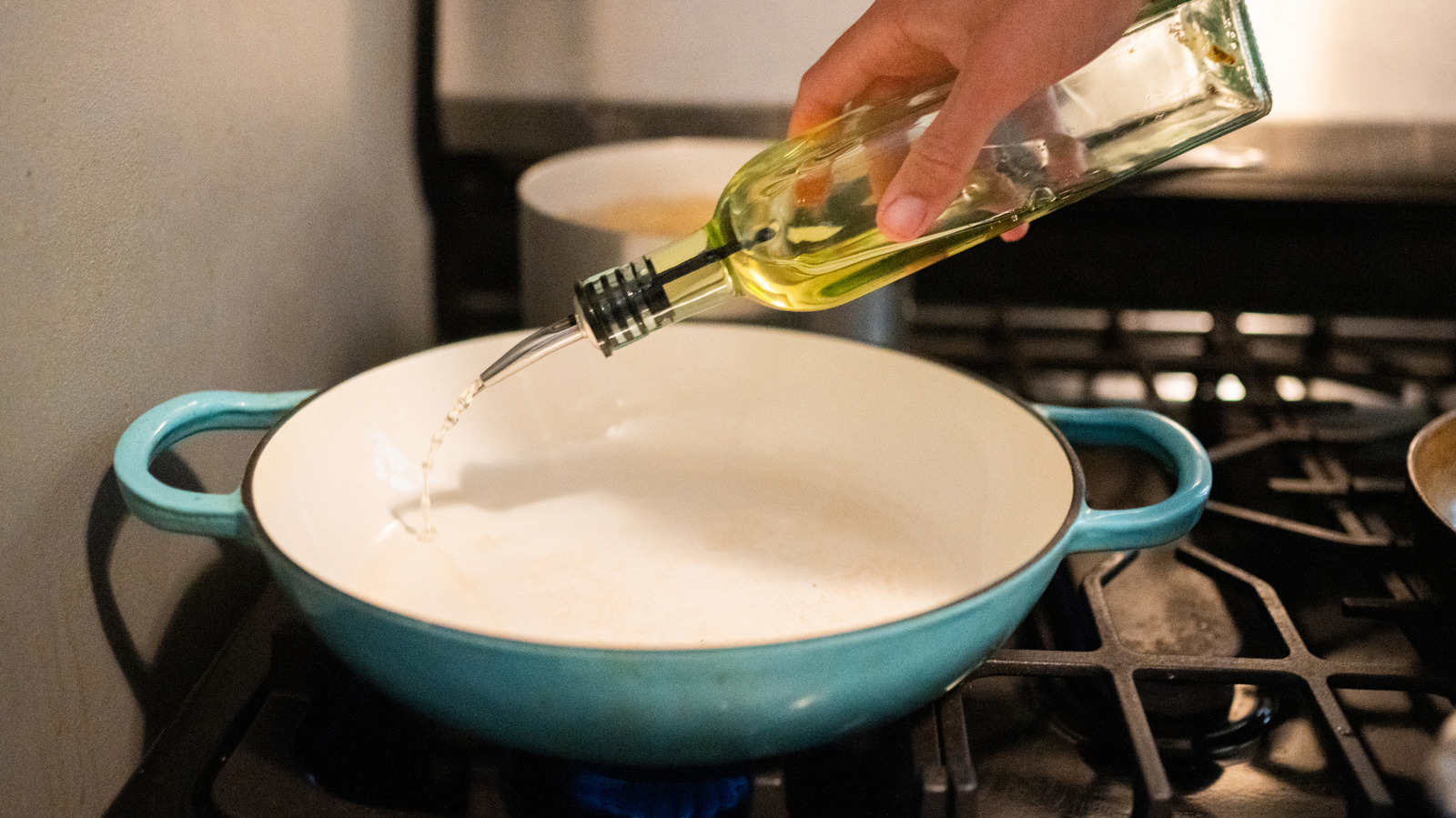 The Best Time To Add Oil To Your Pan, Depending On The Type You're Using