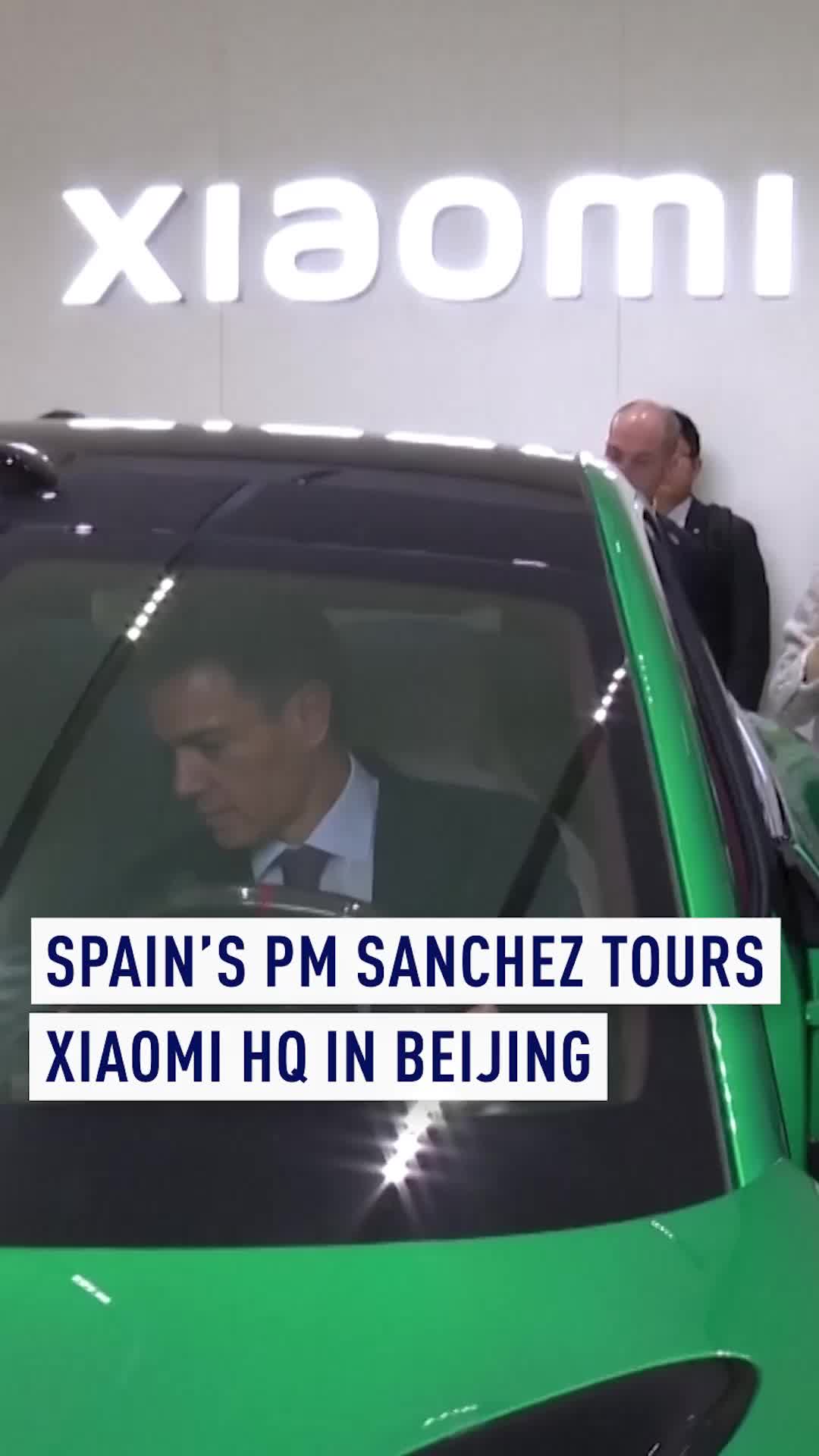 Spanish PM Pedro Sanchez visited Xiaomi's Beijing HQ on Monday, marking his fourth China trip in four years. CEO Lei Jun showed Sanchez the firm's latest EVs and smart tech, with the two leaders even pausing for a selfie. #xiaomi #china #spain #eu #chinaeurelations #EV