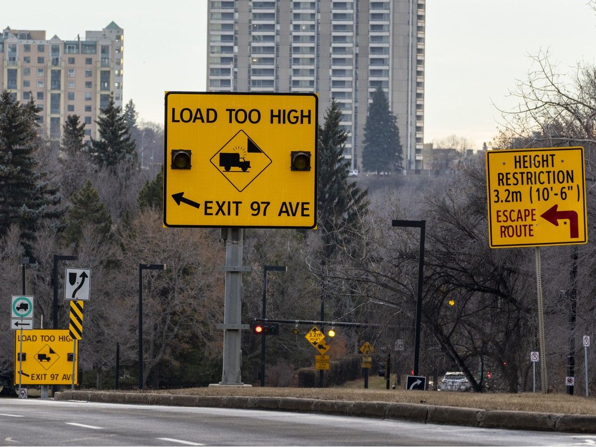 Alberta launches trucking app to stop interprovincial drivers from hitting its bridges