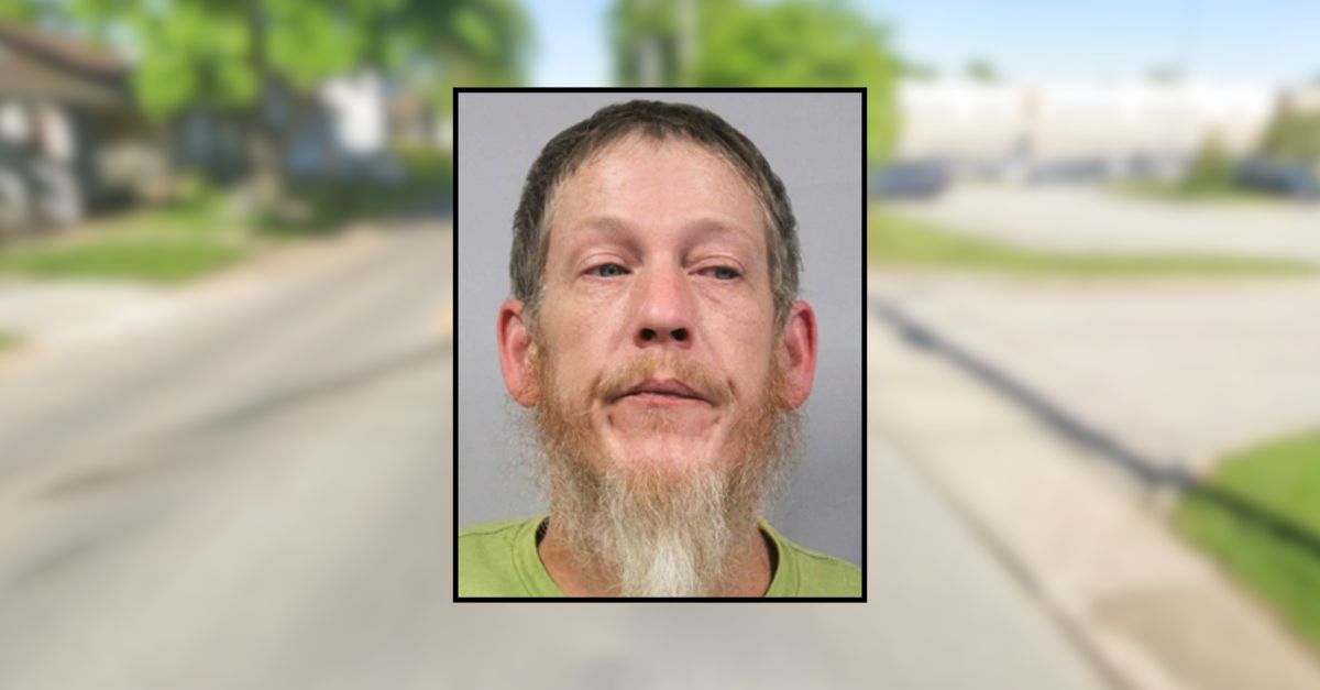 'I don't watch kids': Father sleeps while his young child wearing only a diaper walks the streets, cops say