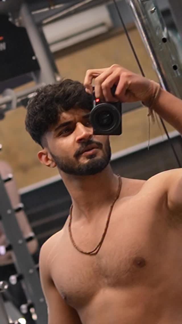 Hehee👀 . #viral #body #song #trending #shivansh