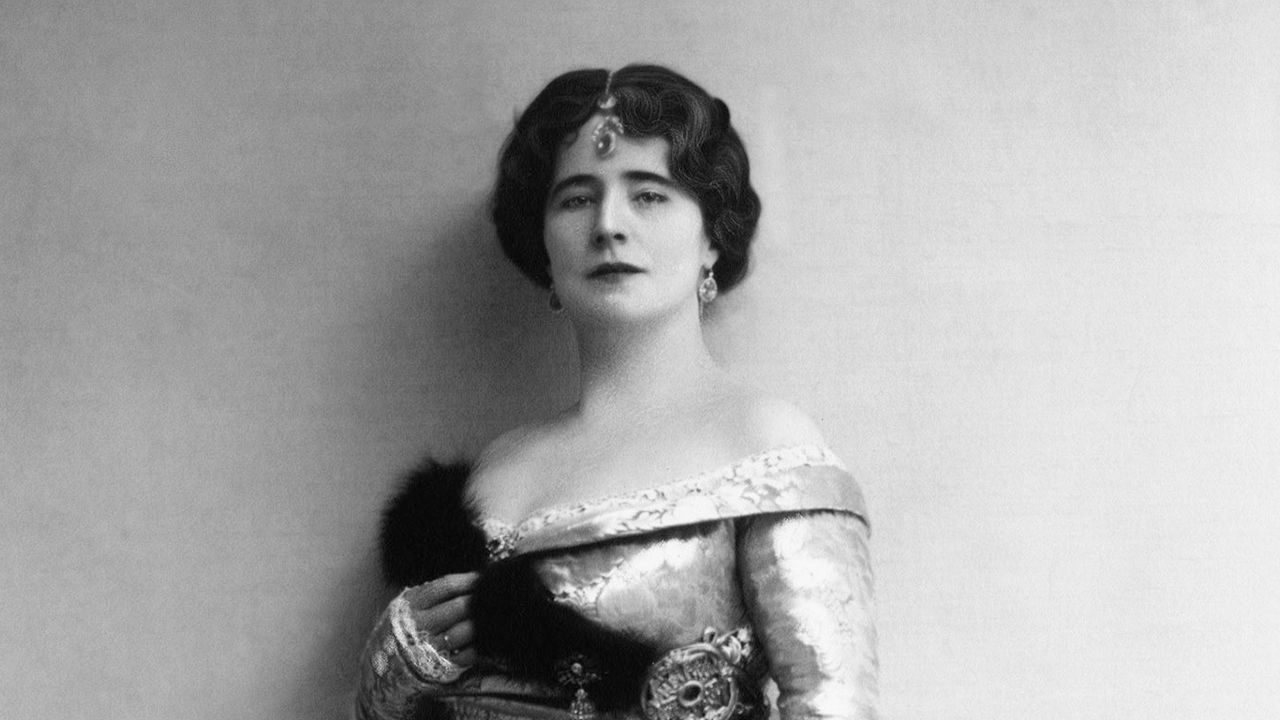 The storied history of Elinor Glyn, the inventor of the It girl