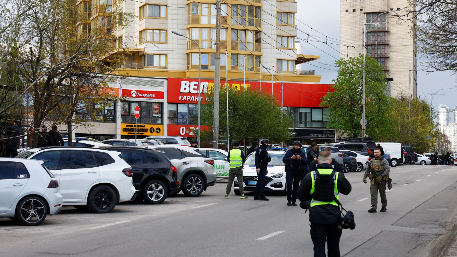 Kyiv supermarket shooting: Gunman kills 6 before being shot dead by police