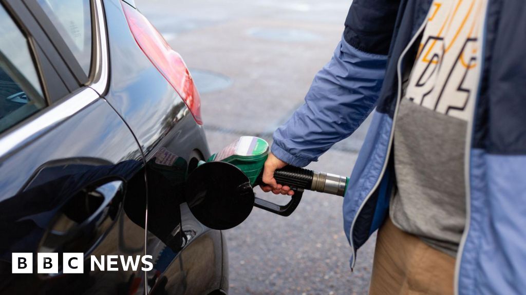 Oil price jumps to $115 after reports of 'extended' Iran blockade