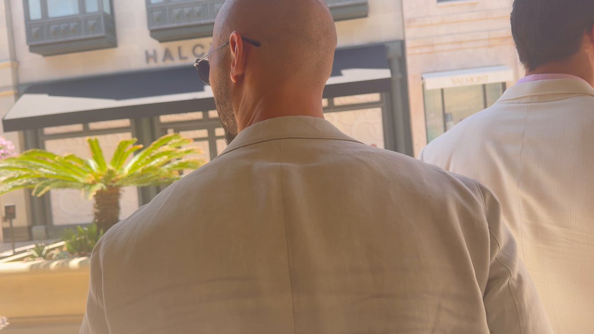 Welcome to BEVERLY HILLS. Where even the trash cans have something to say 🎥⭐️🤩 pic.