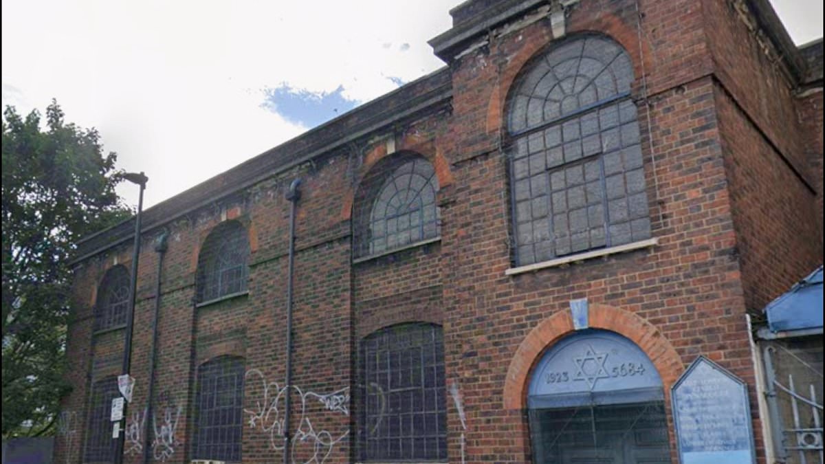 Counter terror police probe launched after former synagogue targeted in fresh 'arson attack' in London