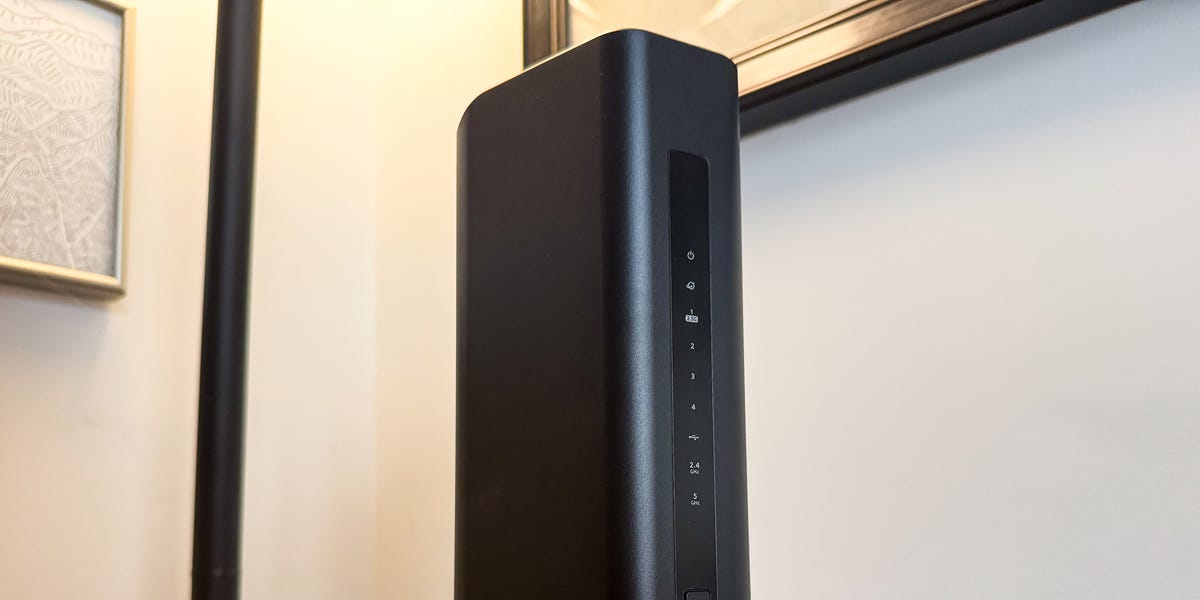 The Netgear RS200 Nighthawk Shows You Exactly What a Great WiFi Router Can Do for Your Home Internet