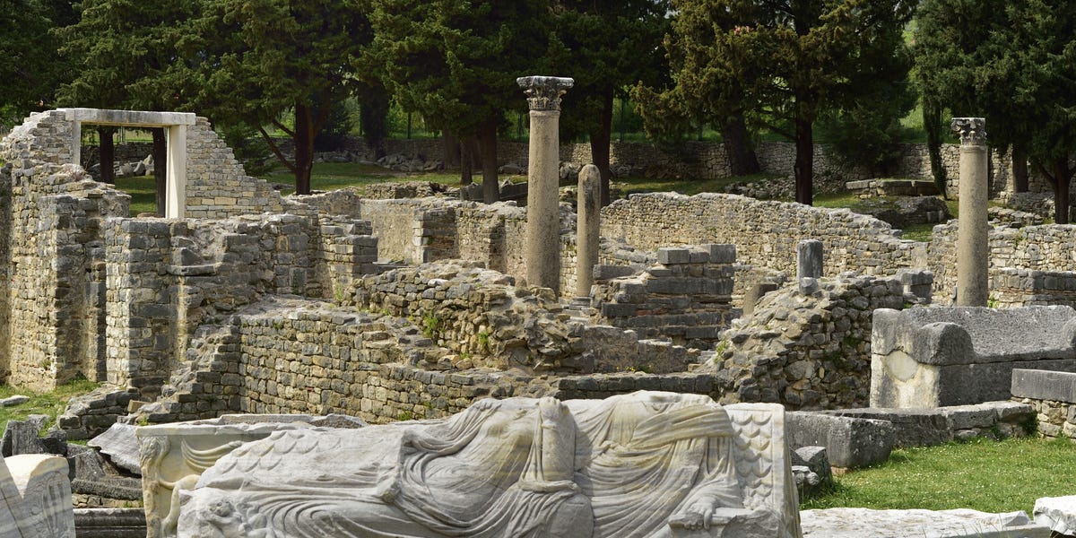 Archaeologists Were Digging near a Shopping Mall—and Unearthed a 2,000-Year-Old Roman Estate